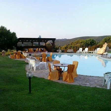 Hotel Ristorante La Tana Di Li Mazzoni Trinità dʼAgultu Kültér fotó