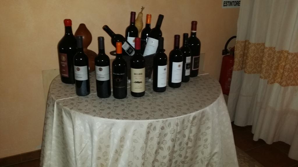 Hotel Ristorante La Tana Di Li Mazzoni Trinità dʼAgultu Kültér fotó