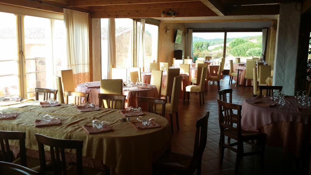 Hotel Ristorante La Tana Di Li Mazzoni Trinità dʼAgultu Kültér fotó