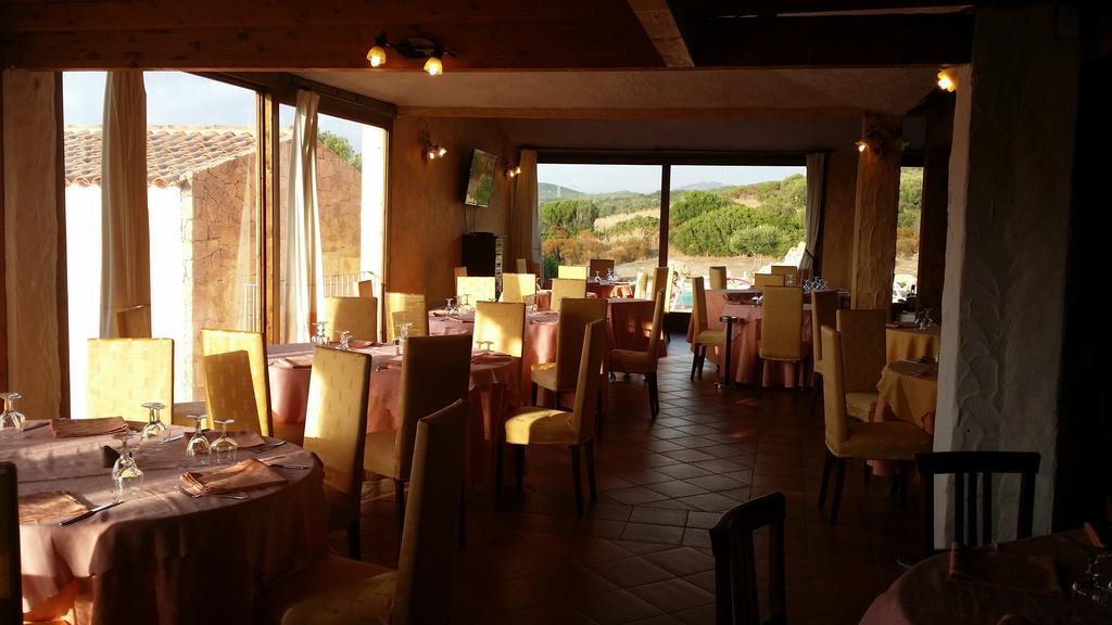 Hotel Ristorante La Tana Di Li Mazzoni Trinità dʼAgultu Szoba fotó