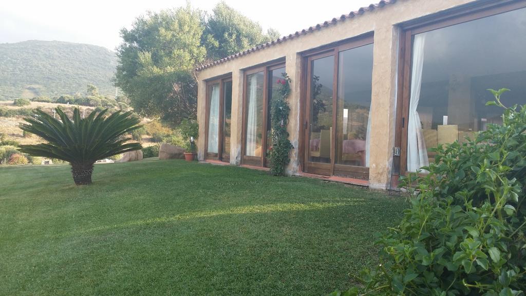 Hotel Ristorante La Tana Di Li Mazzoni Trinità dʼAgultu Kültér fotó