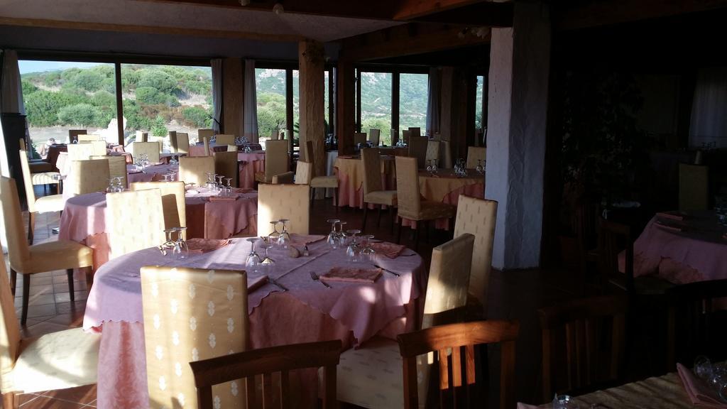 Hotel Ristorante La Tana Di Li Mazzoni Trinità dʼAgultu Kültér fotó